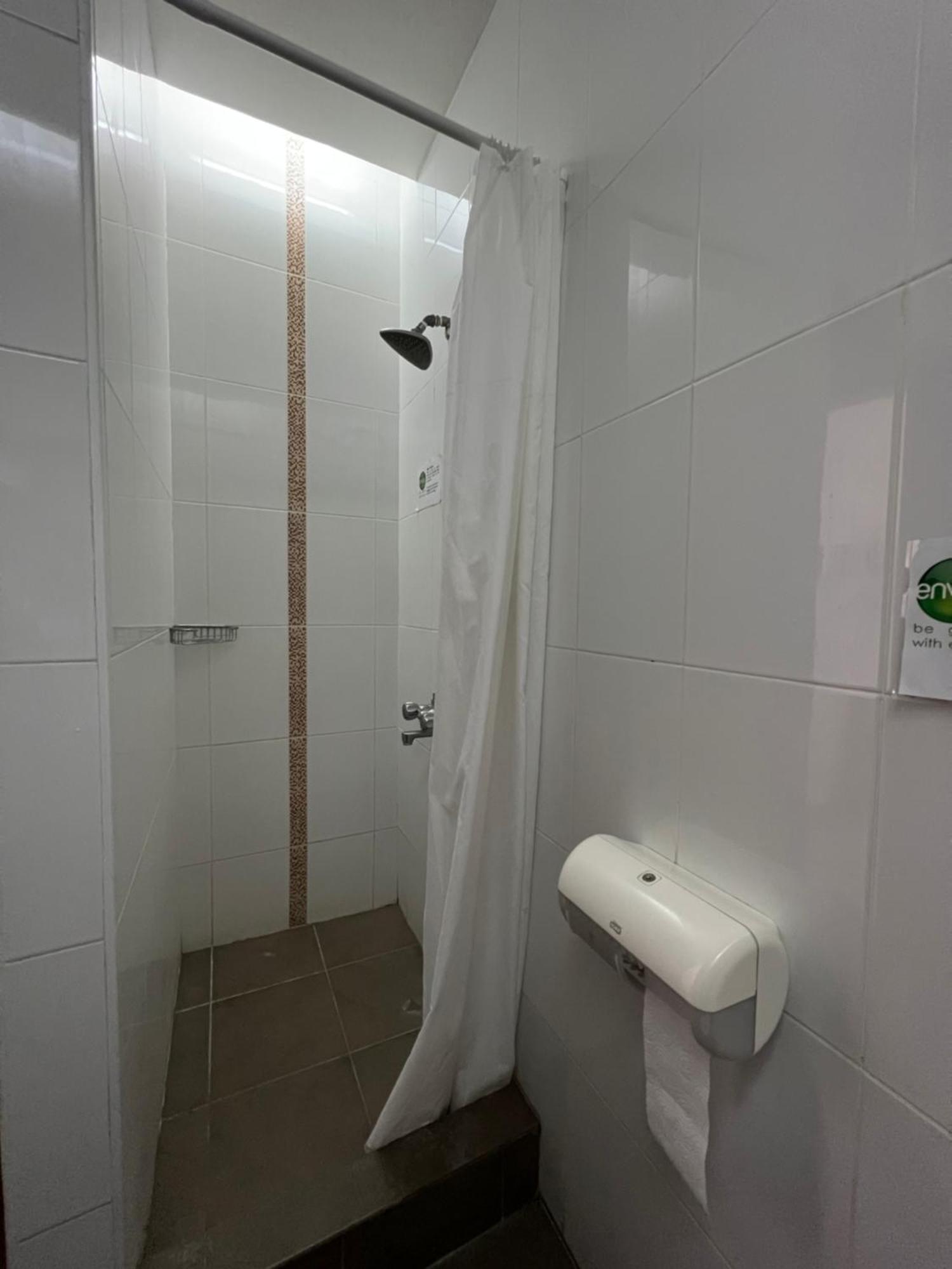 Envoy Hostel & Tours เยเรวาน ภายนอก รูปภาพ