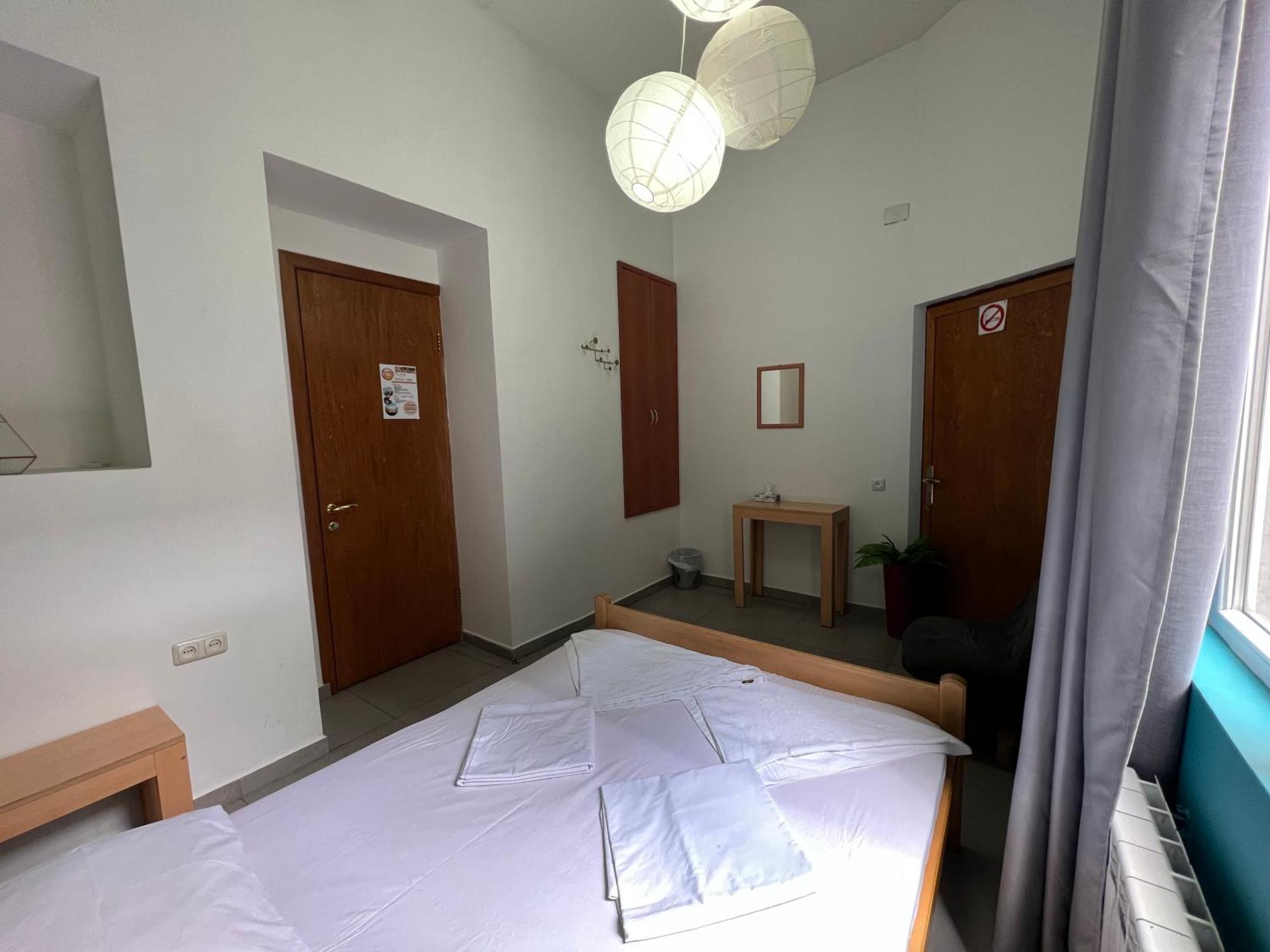 Envoy Hostel & Tours เยเรวาน ภายนอก รูปภาพ