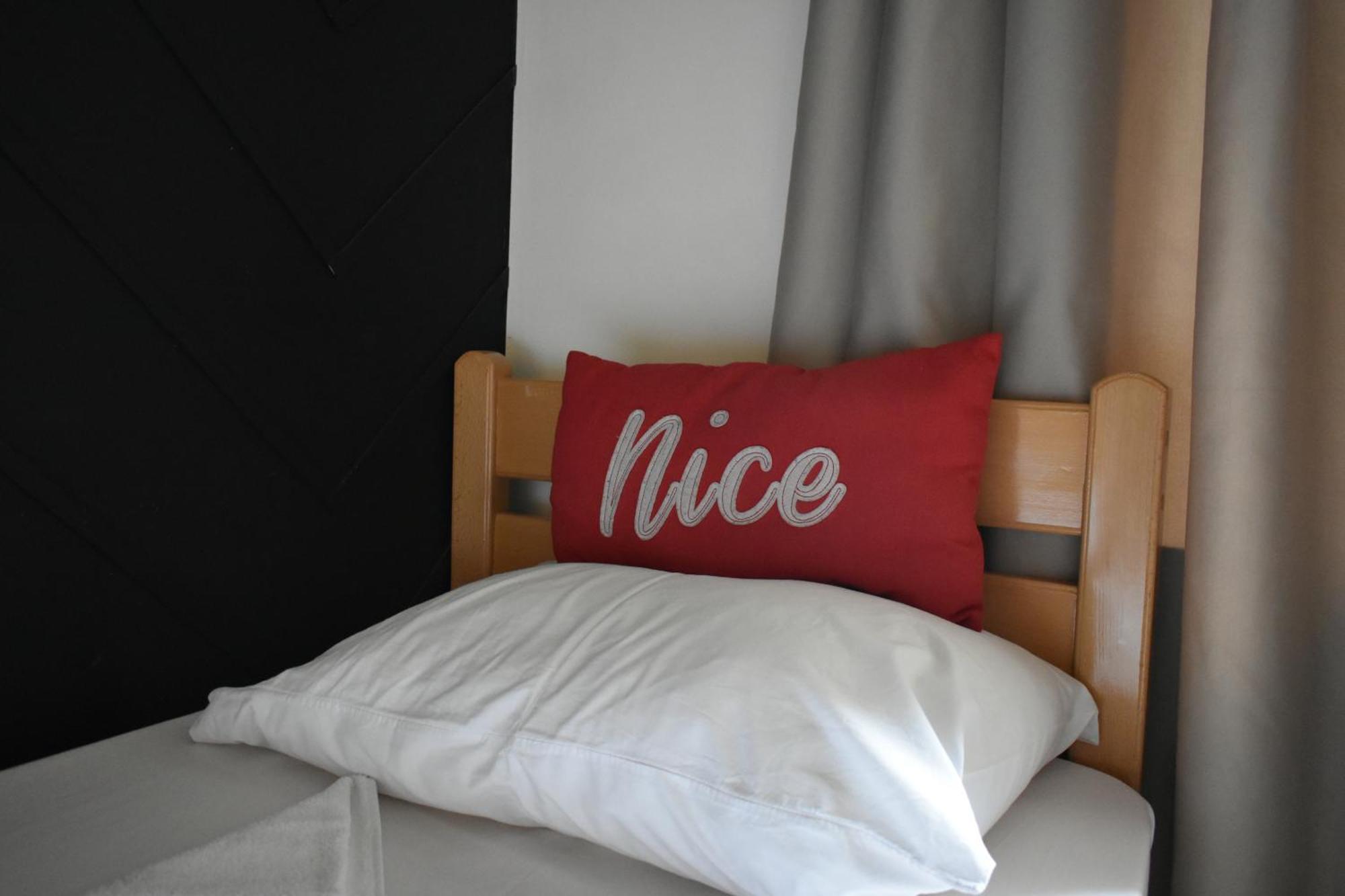 Envoy Hostel & Tours เยเรวาน ภายนอก รูปภาพ
