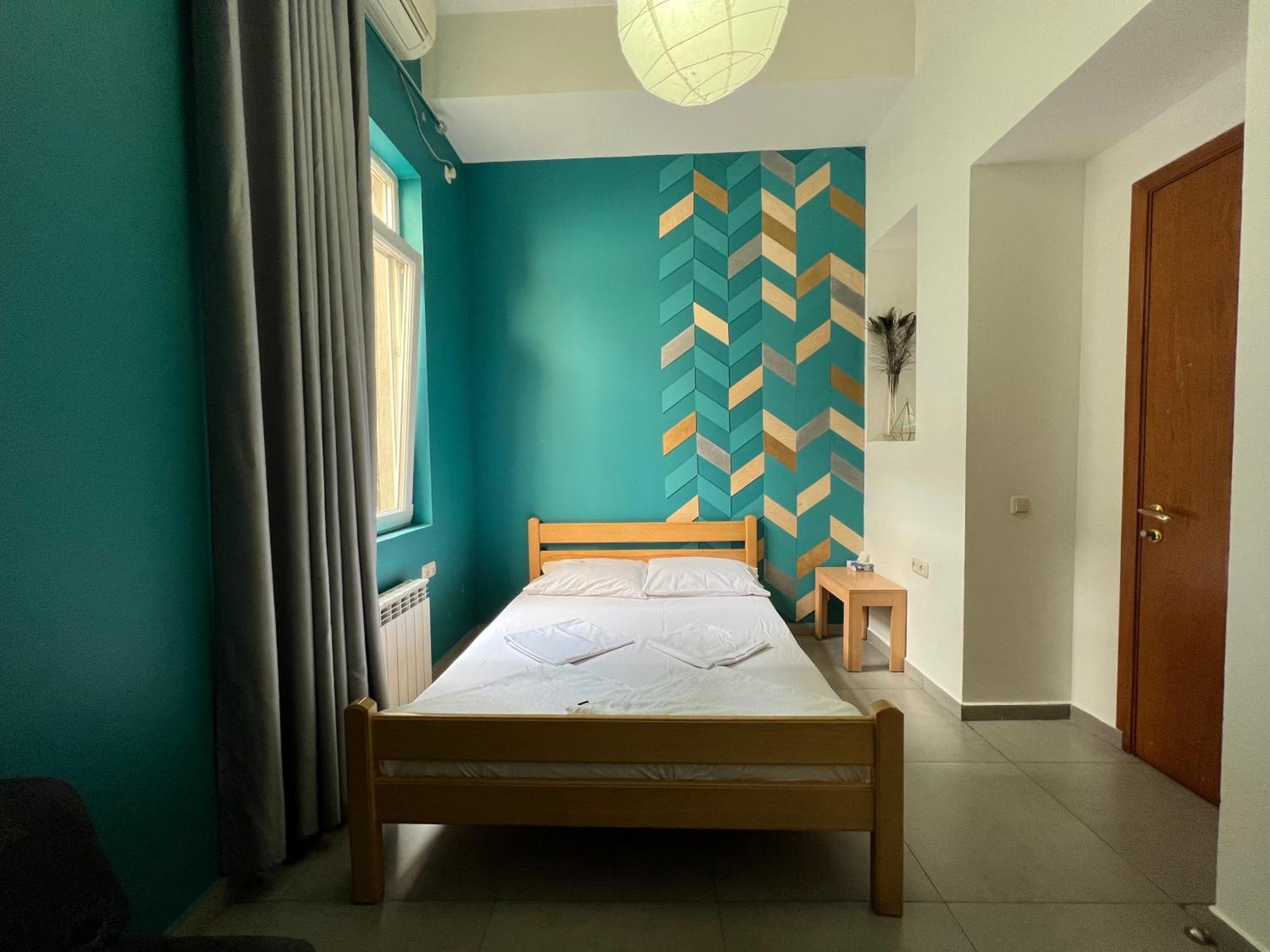 Envoy Hostel & Tours เยเรวาน ภายนอก รูปภาพ