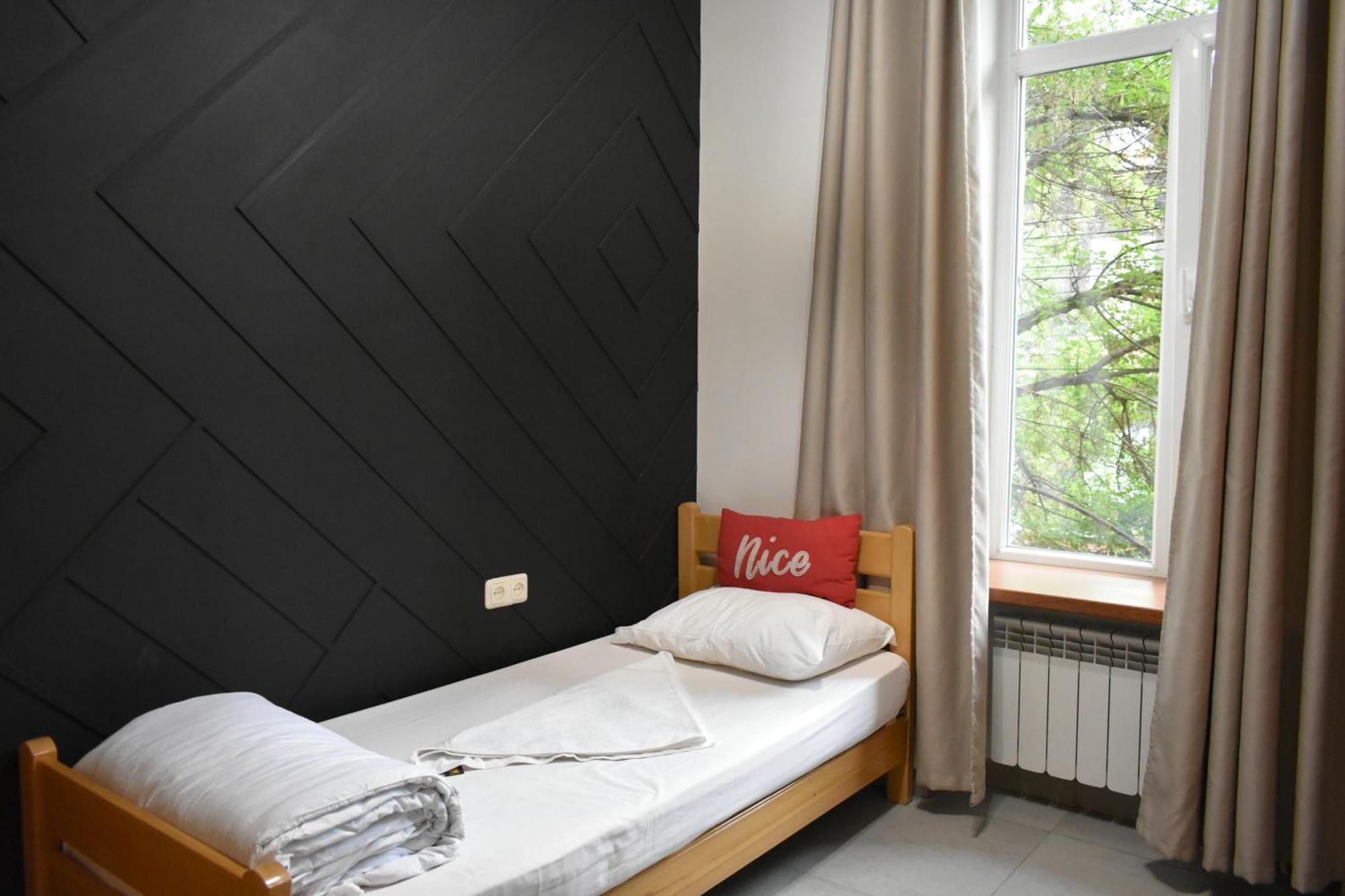 Envoy Hostel & Tours เยเรวาน ภายนอก รูปภาพ