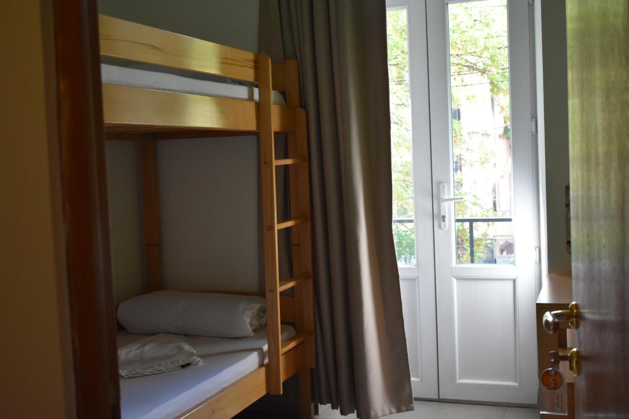 Envoy Hostel & Tours เยเรวาน ภายนอก รูปภาพ