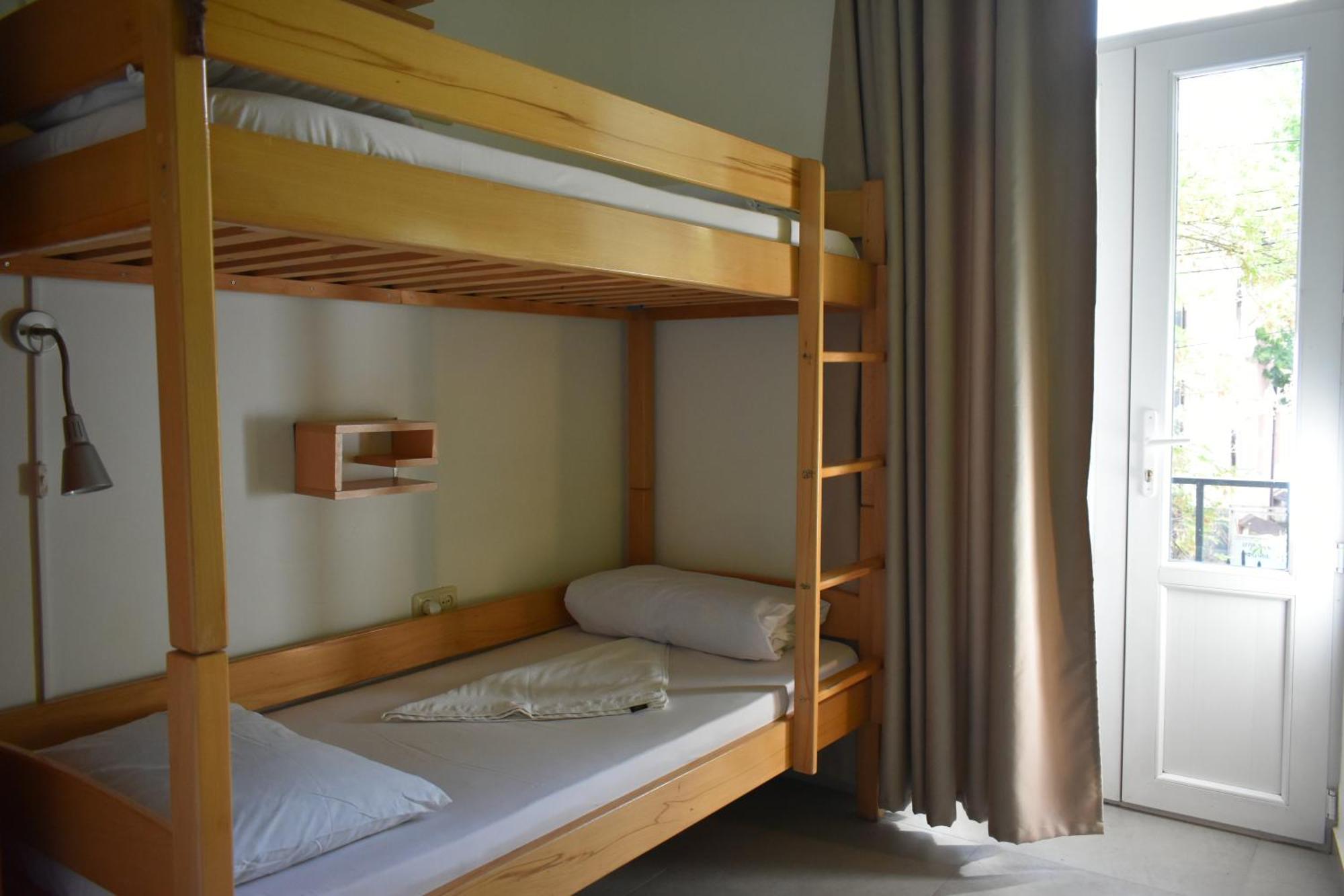 Envoy Hostel & Tours เยเรวาน ภายนอก รูปภาพ