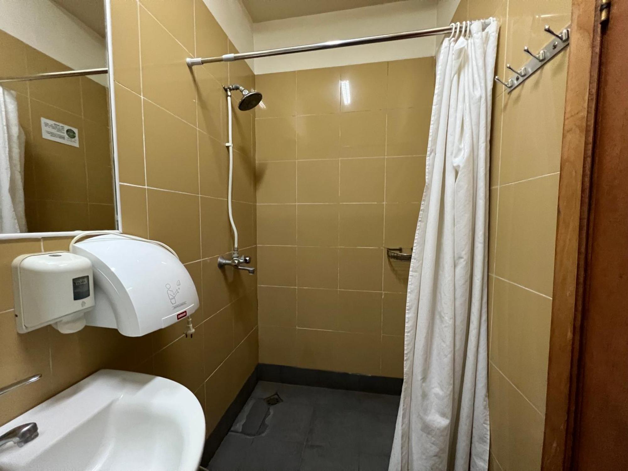 Envoy Hostel & Tours เยเรวาน ภายนอก รูปภาพ