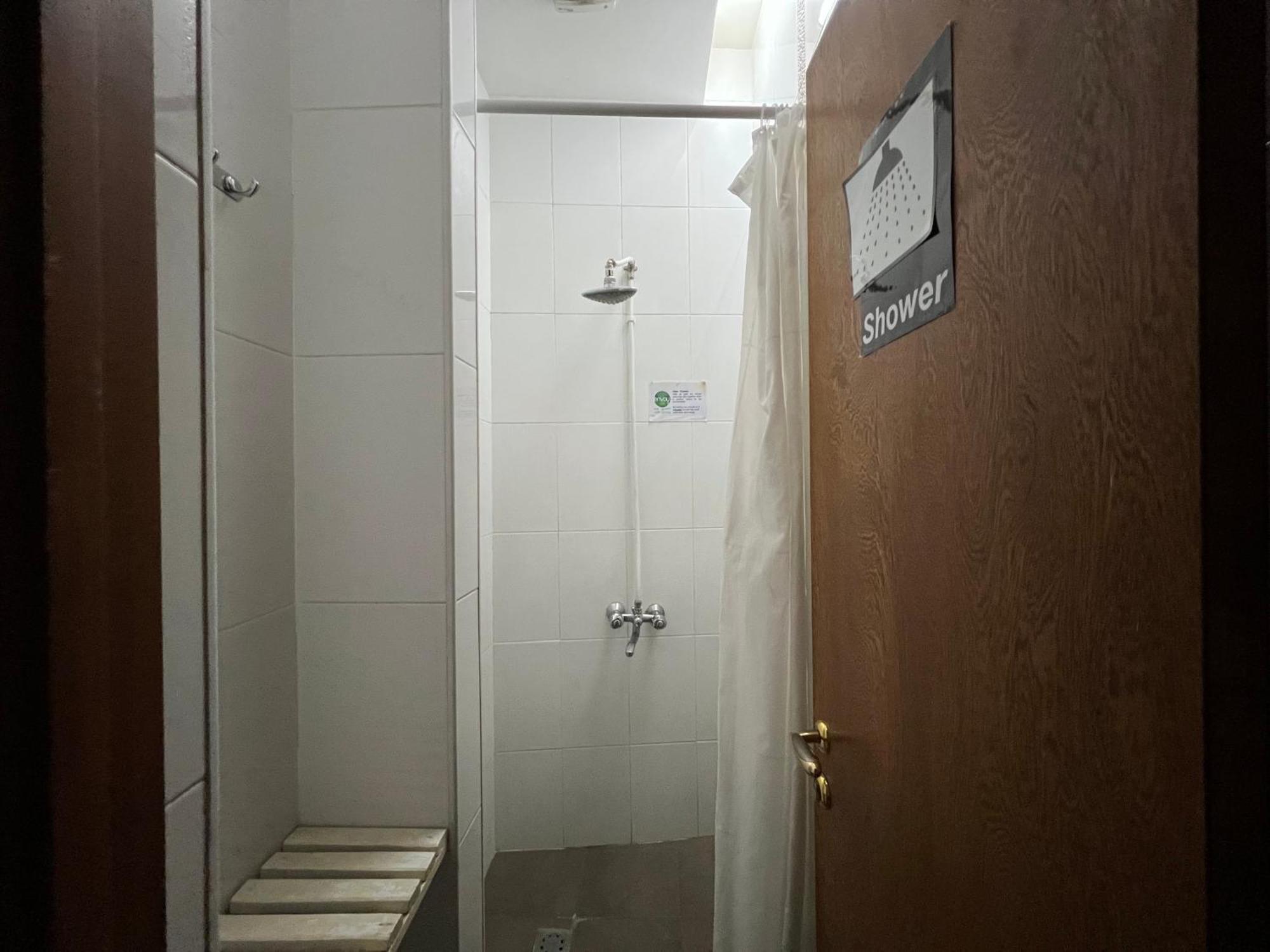 Envoy Hostel & Tours เยเรวาน ภายนอก รูปภาพ