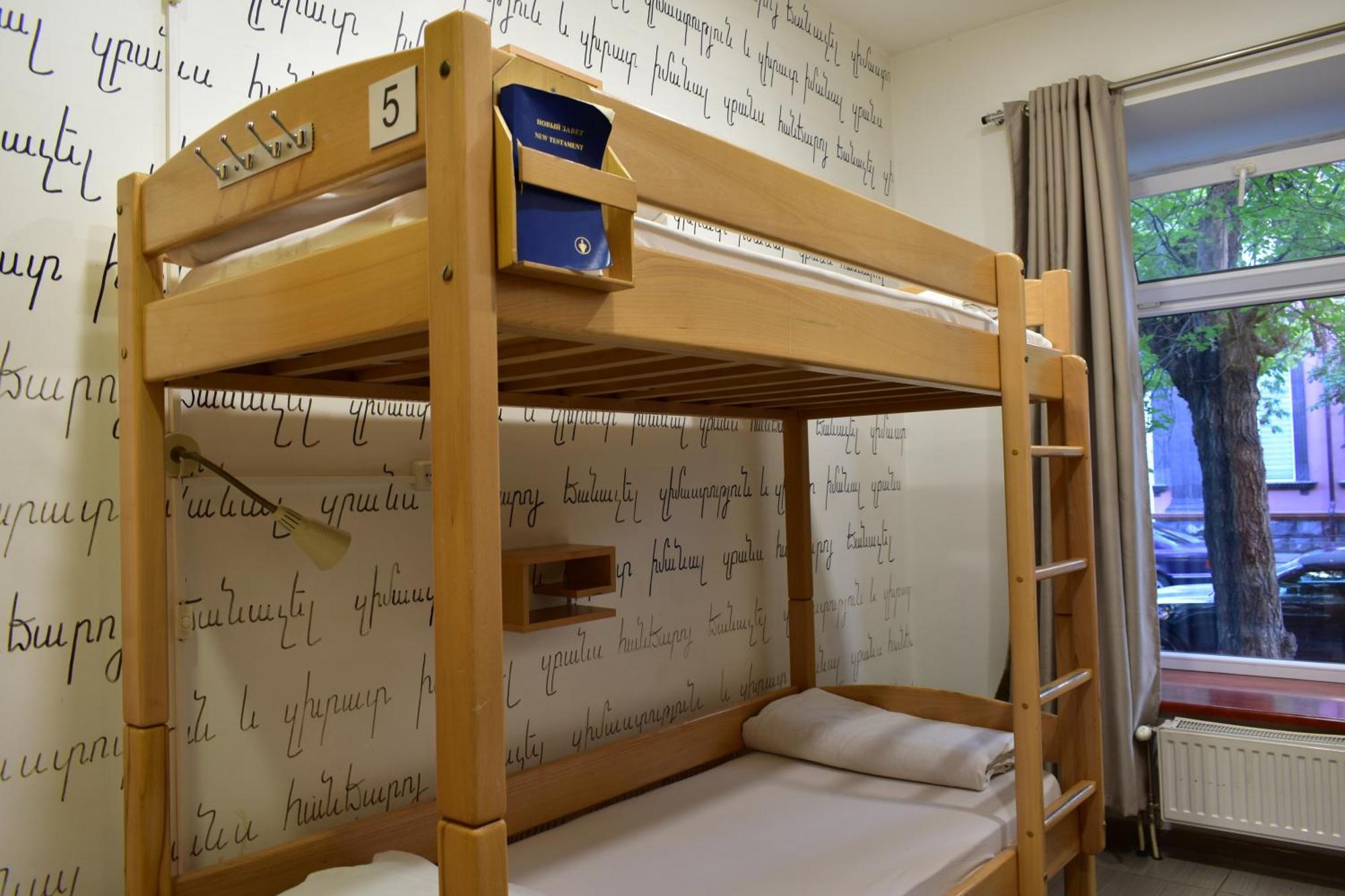 Envoy Hostel & Tours เยเรวาน ภายนอก รูปภาพ