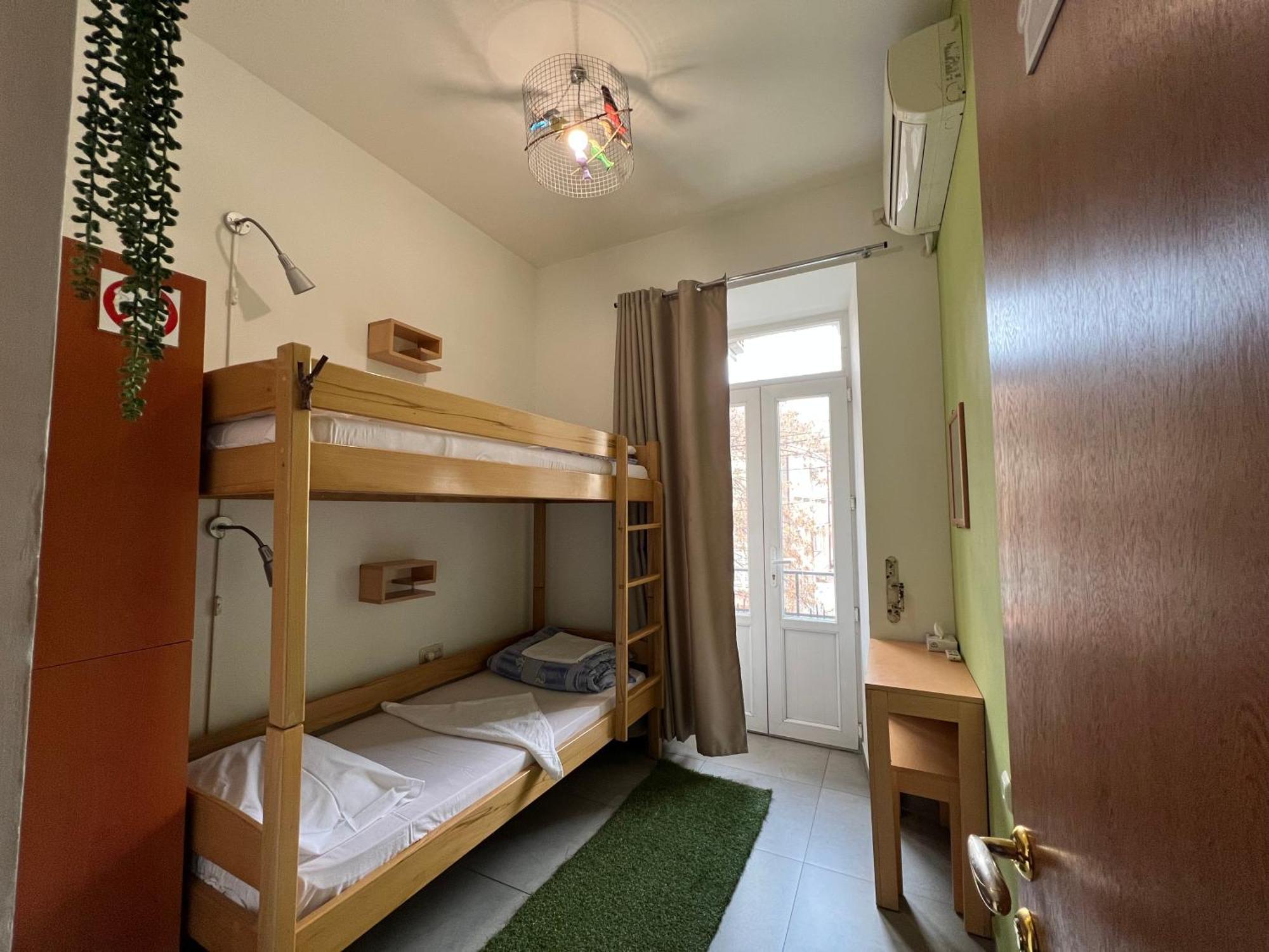 Envoy Hostel & Tours เยเรวาน ภายนอก รูปภาพ