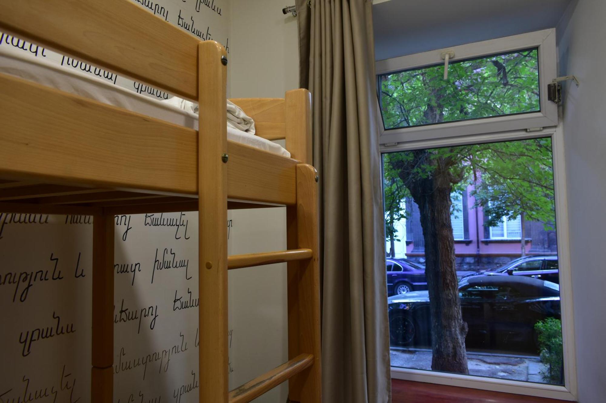 Envoy Hostel & Tours เยเรวาน ภายนอก รูปภาพ