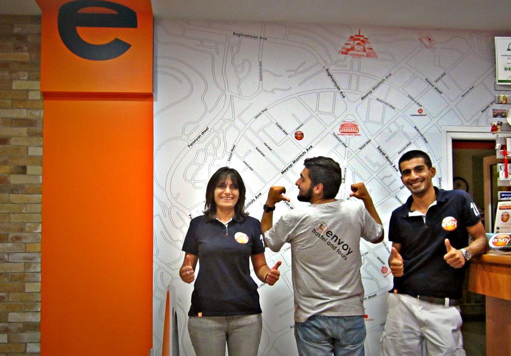 Envoy Hostel & Tours เยเรวาน ภายนอก รูปภาพ