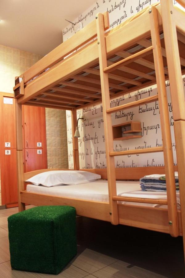 Envoy Hostel & Tours เยเรวาน ภายนอก รูปภาพ
