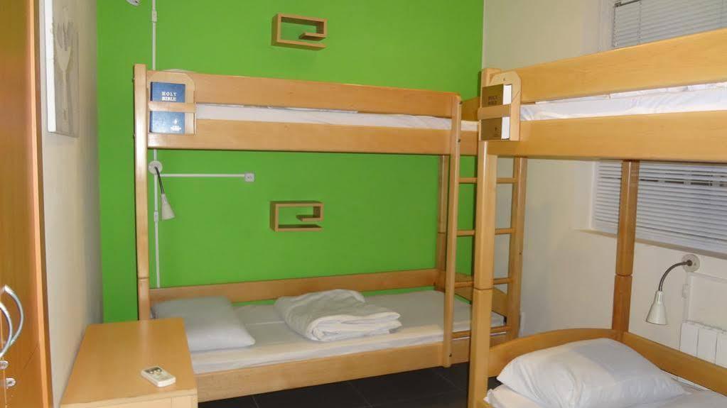 Envoy Hostel & Tours เยเรวาน ภายนอก รูปภาพ